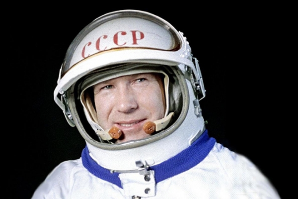 18 марта 1965 года Алексей Леонов стал первым человеком, вышедшим в безвоздушное пространство