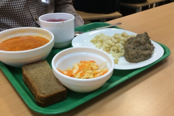 С 1 февраля 2024 г. поднимется стоимость платного питания в курганских школах.
